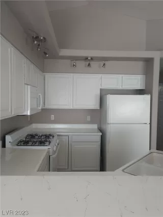 Photo #1: 2519993 Listing 