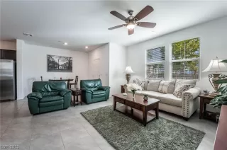 Photo #4: 2519998 Listing