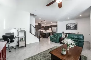 Photo #6: 2519998 Listing