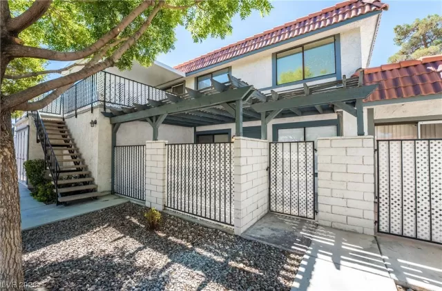 MLS: 2520004 Condo For Sale