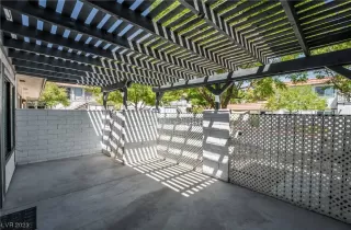 Photo #3: 2520004 Listing