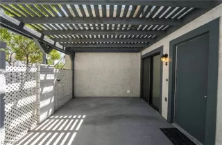 Photo #5: 2520004 Listing