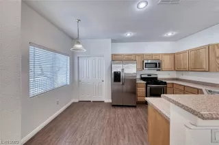 Photo #5: 2520025 Listing