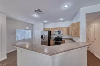 Photo #6: 2520025 Listing