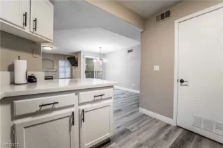 Photo #5: 2520034 Listing 