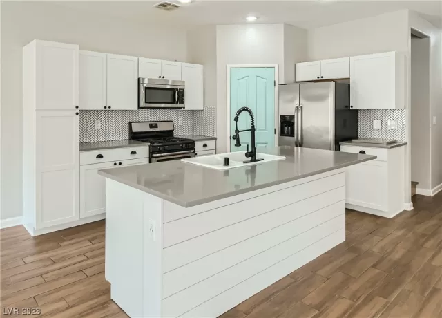 MLS: 2520096 Condo For Sale