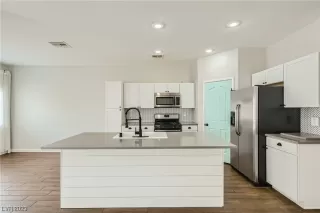 Photo #1: 2520096 Listing 