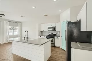 Photo #2: 2520096 Listing 