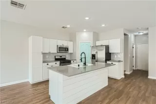 Photo #5: 2520096 Listing 