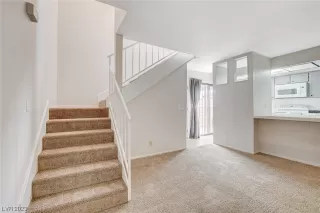 Photo #5: 2520128 Listing