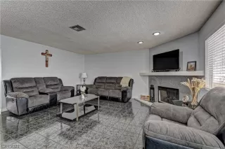 Photo #6: 2520175 Listing