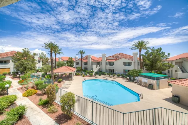 MLS: 2520210 Condo For Sale