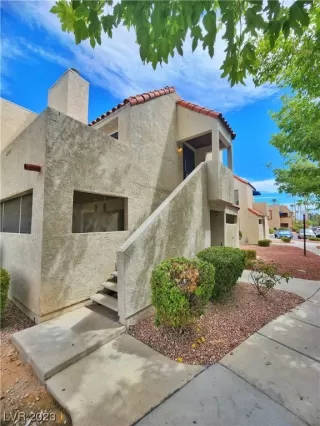 Photo #1: 2520217 Listing