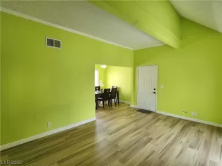 Photo #5: 2520217 Listing