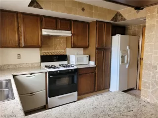 Photo #4: 2520277 Listing