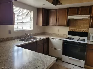 Photo #5: 2520277 Listing