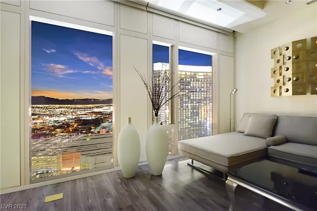 MLS: 2520280 Condo For Sale