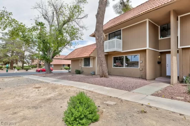 MLS: 2520295 Condo For Sale