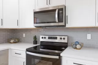 Photo #4: 2520295 Listing