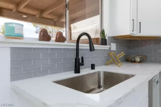 Photo #5: 2520295 Listing