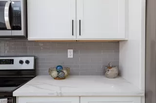 Photo #6: 2520295 Listing