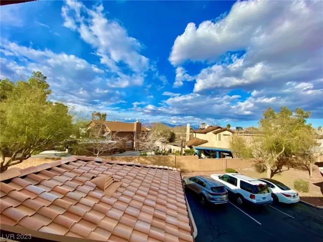 MLS: 2520444 Condo For Sale