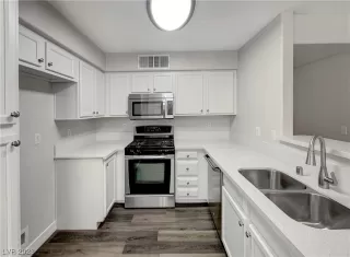 Photo #5: 2520469 Listing