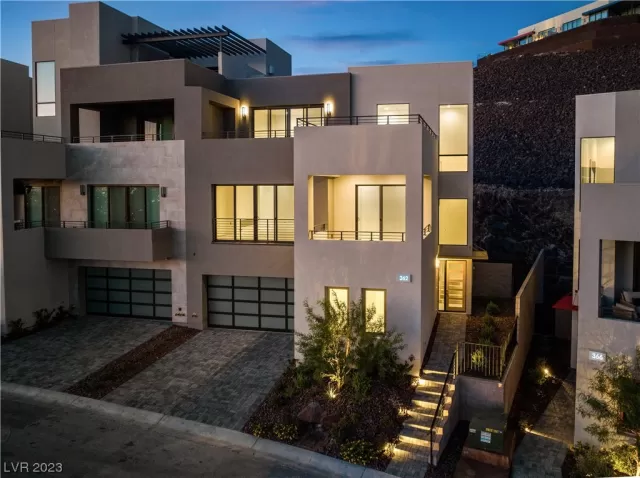 MLS: 2520492 Condo For Sale