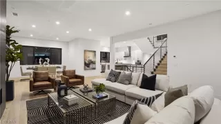 Photo #4: 2520492 Listing