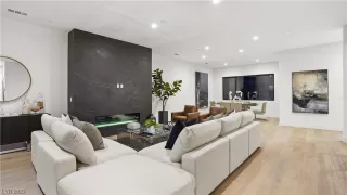 Photo #6: 2520492 Listing