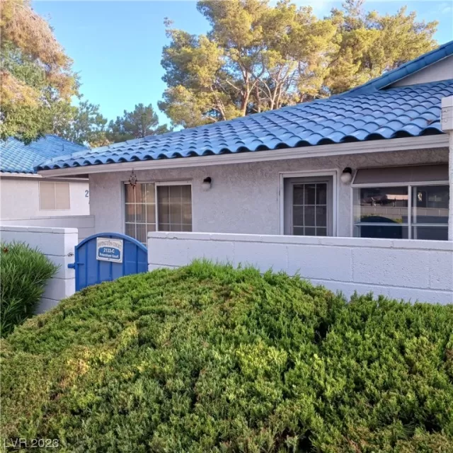 MLS: 2520499 Condo For Sale