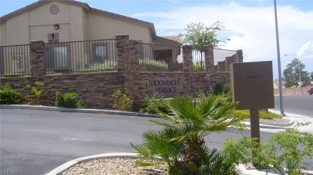 MLS: 2520500 Condo For Sale