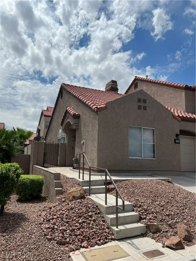 MLS: 2520501 Condo For Sale