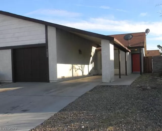 MLS: 2520516 Condo For Sale