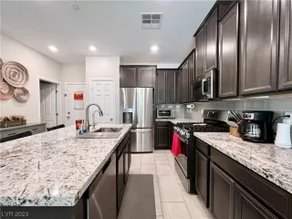 Photo #5: 2520517 Listing 