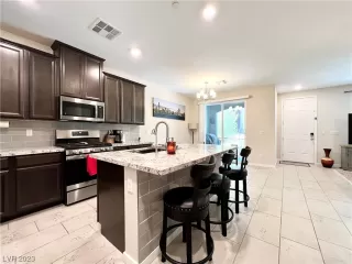 Photo #6: 2520517 Listing 