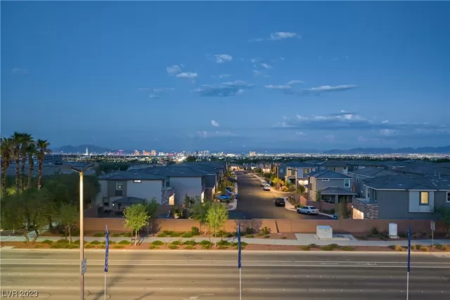 MLS: 2520619 Condo For Sale