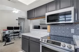 Photo #4: 2520666 Listing