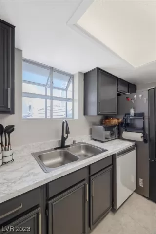 Photo #5: 2520666 Listing