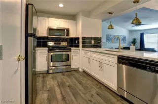 Photo #6: 2520697 Listing