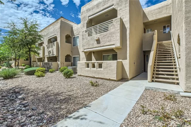 MLS: 2520712 Condo For Sale