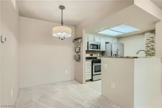 Photo #5: 2520712 Listing