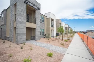 Photo #2: 2520729 Listing 