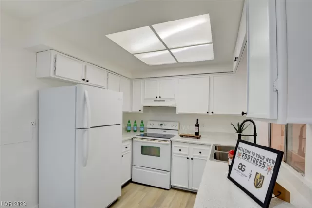 MLS: 2520786 Condo For Sale