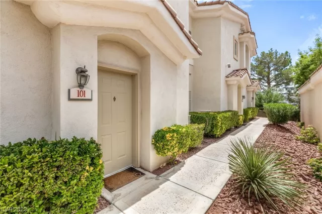 MLS: 2520796 Condo For Sale