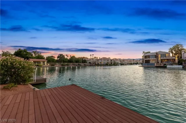 MLS: 2520797 Condo For Sale