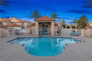 Photo #5: 2520797 Listing 