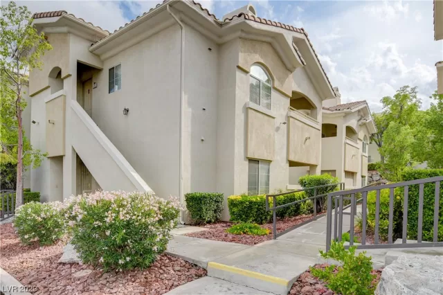 MLS: 2520832 Condo For Sale