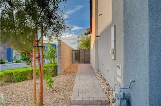 Photo #4: 2520852 Listing