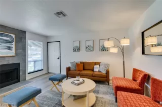 Photo #6: 2520866 Listing